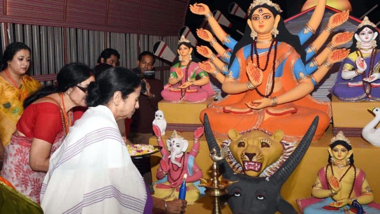 Durga Puja 2019: পুজোয় কর নিয়ে আজ পথে তৃণমূল, তৈরি হচ্ছে আয়কর দফতরও Durga Puja 2019: পুজোয় কর নিয়ে আজ পথে তৃণমূল, তৈরি হচ্ছে আয়কর দফতরও