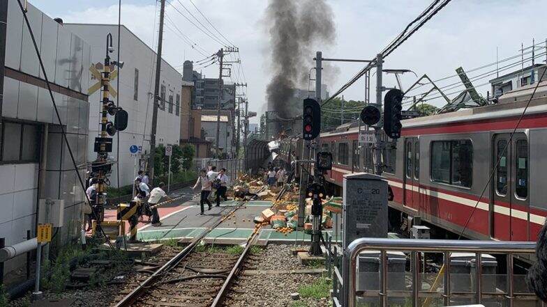 Japan Train Crash: ফল বোঝাই ট্রাকের সঙ্গে ধাক্কায় জাপানে ভয়াবহ ট্রেন দুর্ঘটনা (দেখুন ভিডিও-তে) Japan Train Crash: ফল বোঝাই ট্রাকের সঙ্গে ধাক্কায় জাপানে ভয়াবহ ট্রেন দুর্ঘটনা (দেখুন ভিডিও-তে)