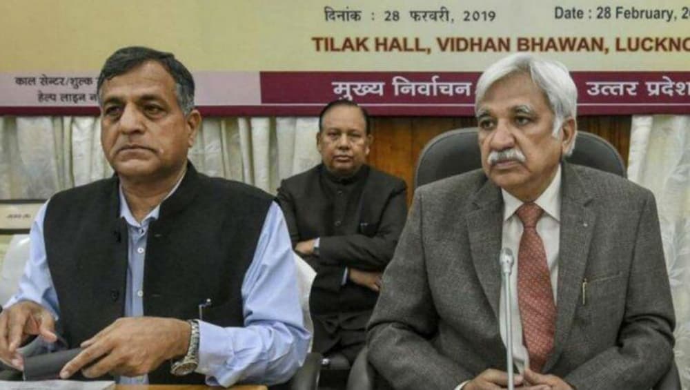 নির্বাচন কমিশনার অশোক লাভাসার স্ত্রীকে নোটিস আয়কর দপ্তরের নির্বাচন কমিশনার অশোক লাভাসার স্ত্রীকে নোটিস আয়কর দপ্তরের