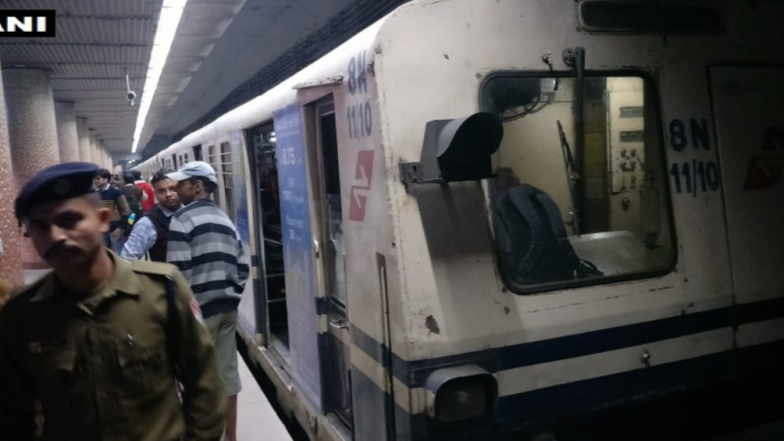 Kolkata Metro: লাইনে ঝাঁপ দিয়ে আত্মহত্যার চেষ্টা তরুণীর, থমকে গেল মেট্রো পরিষেবা