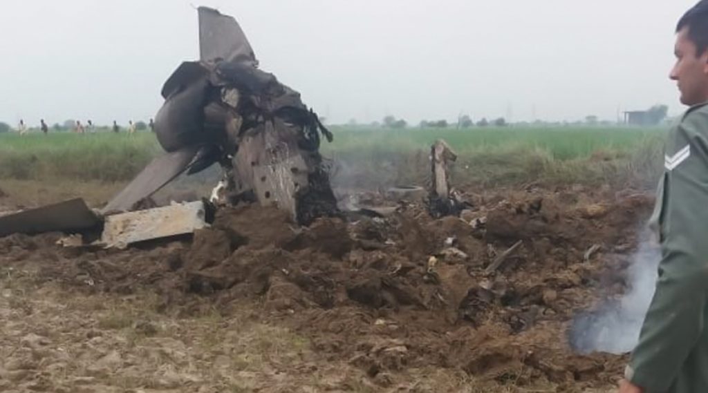 MiG-21 Aircraft Crashes: গোয়ালিয়রে ভেঙে পড়ল মিগ-২১, নিরাপদে দুই পাইলট