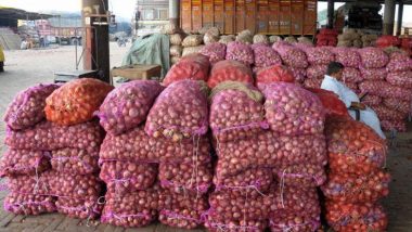 Onion Price Rise: দামের ঝাঁঝ নিয়ন্ত্রণে পেঁয়াজ রপ্তানিতে নিষেধাজ্ঞা চাপাল কেন্দ্রীয় সরকার