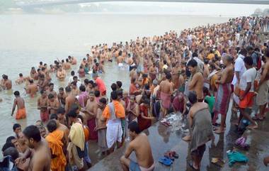 Mahalaya 2019: মহালয়ার শুভ সকালে ঘাটে- ঘাটে চলছে পিতৃতর্পণ, বীরেন্দ্র কৃষ্ণ ভদ্রের চন্ডীপাঠে সূচনা হল দেবীপক্ষের