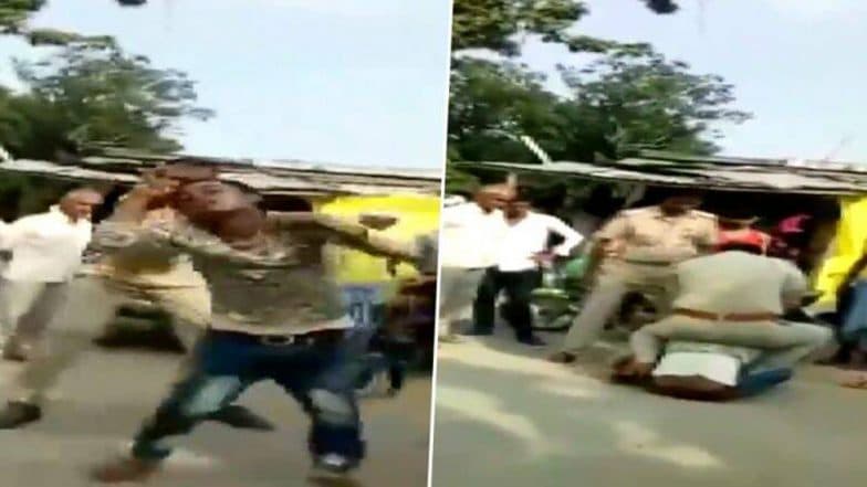 যোগীর রাজ্যে পুলিশের দাদাগিরি, বিনা কারণে বাইক আরোহী যুবককে বেধড়ক মারধর ও কটূক্তি (দেখুন ভিডিও) যোগীর রাজ্যে পুলিশের দাদাগিরি, বিনা কারণে বাইক আরোহী যুবককে বেধড়ক মারধর ও কটূক্তি (দেখুন ভিডিও)