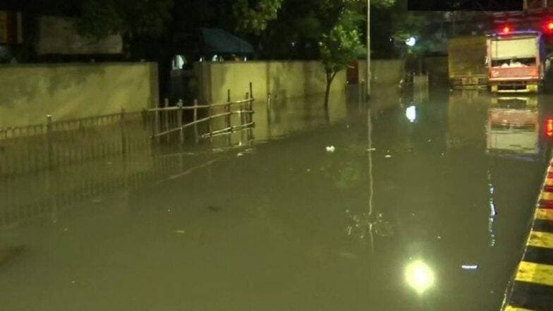Mumbai Rains: মুম্বইয়ে জল নিকাশ করতে গিয়ে জলের স্রোতে মৃত্যু ২ পুর কর্মীর, প্রাণ হারালো এক শিশু Mumbai Rains: মুম্বইয়ে জল নিকাশ করতে গিয়ে জলের স্রোতে মৃত্যু ২ পুর কর্মীর, প্রাণ হারালো এক শিশু