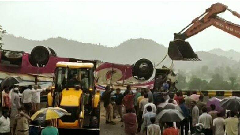 Gujarat Road Accident: গুজরাটে ভয়াবহ পথদুর্ঘটনা, যাত্রীবাহী বাস উল্টে এখনও পর্যন্ত মৃতের সংখ্যা ২১ Gujarat Road Accident: গুজরাটে ভয়াবহ পথদুর্ঘটনা, যাত্রীবাহী বাস উল্টে এখনও পর্যন্ত মৃতের সংখ্যা ২১