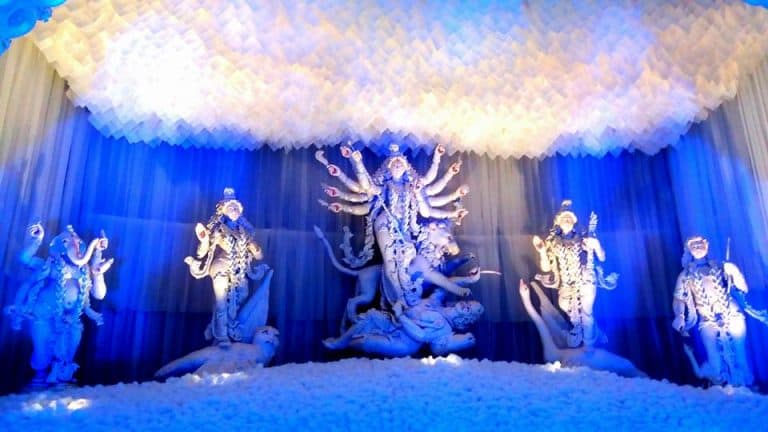 Durga Puja 2021: সপ্তপদী থেকে শোলে, এবার সুরুচি সংঘের চমক...দেখুন   ভিডিও