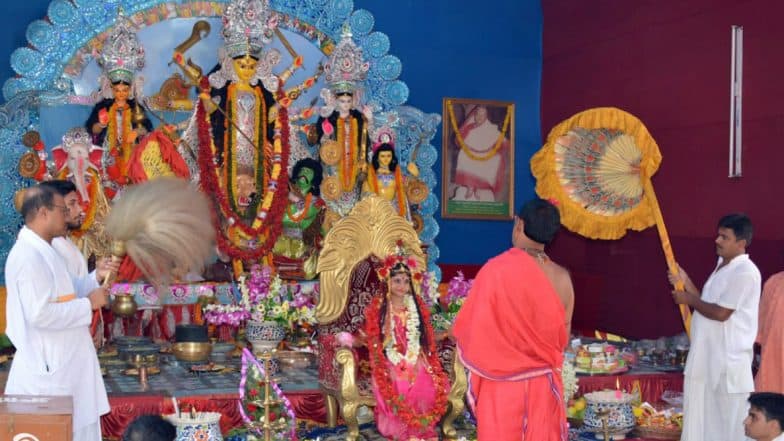 Durga Puja 2019: সাত সমুদ্রের জলে স্নাত হন মা, কৈলাসের মাটি দিয়ে এই পুজোয় তৈরি হয় মাতৃ প্রতিমা Durga Puja 2019: সাত সমুদ্রের জলে স্নাত হন মা, কৈলাসের মাটি দিয়ে এই পুজোয় তৈরি হয় মাতৃ প্রতিমা