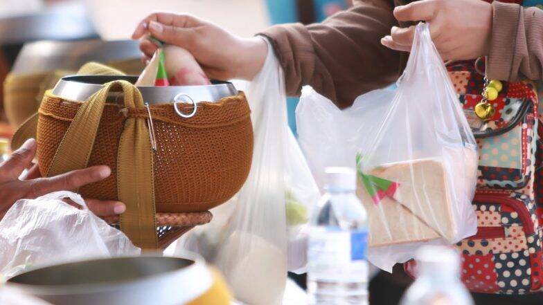 Plastic Ban in India: আগামী ২ অক্টোবর থেকে নিষিদ্ধ হচ্ছে সিঙ্গল ইউজ প্লাস্টিক, জানুন নিষিদ্ধর তালিকায় কোনগুলি থাকছে, কোনগুলি থাকছে না