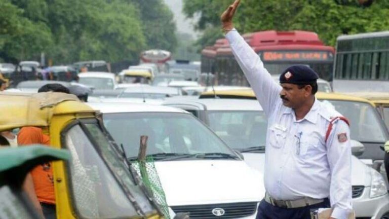 Navi Mumbai: ট্রাফিক আইন ভেঙে পালিয়ে পুলিশকে ছুরি মারল চালক (দেখুন ভিডিয়ো)