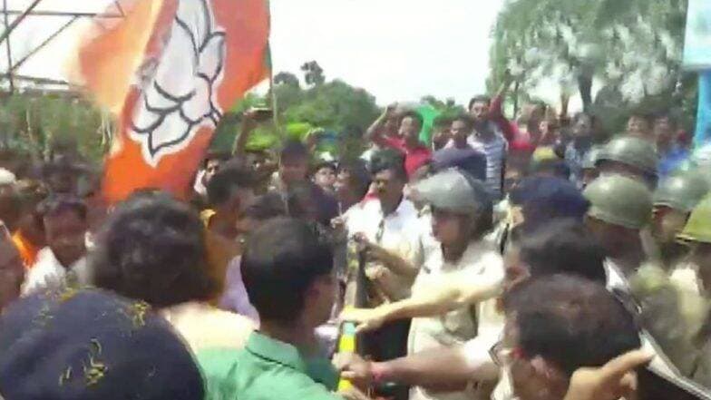 TMC-BJP Clash: তৃণমূল-বিজেপি সংঘর্ষে ধুন্ধুমার নিমতা; থানায় চড়াও হয়ে বিক্ষোভ বিজেপির বলে অভিযোগ TMC-BJP Clash: তৃণমূল-বিজেপি সংঘর্ষে ধুন্ধুমার নিমতা; থানায় চড়াও হয়ে বিক্ষোভ বিজেপির বলে অভিযোগ
