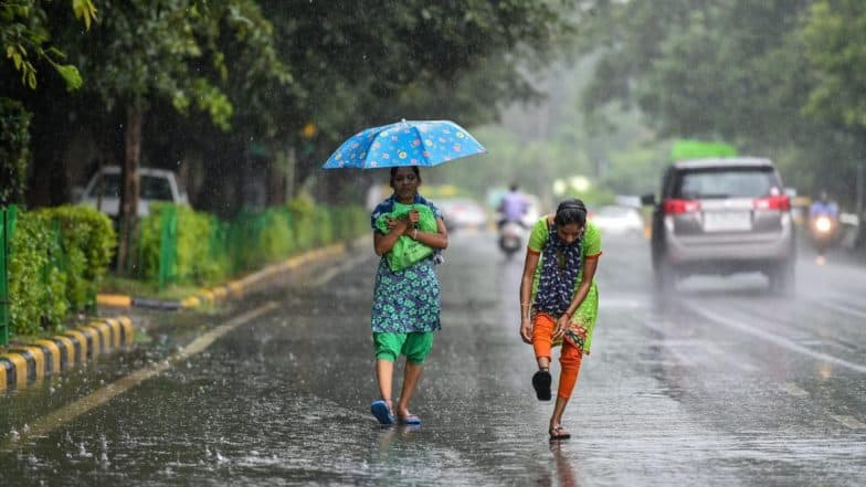 আসছে শীত...শহর জুড়ে যেন প্রেমের মরশুম; আজও বৃষ্টি ভিজবে কলকাতা আসছে শীত...শহর জুড়ে যেন প্রেমের মরশুম; আজও বৃষ্টি ভিজবে কলকাতা