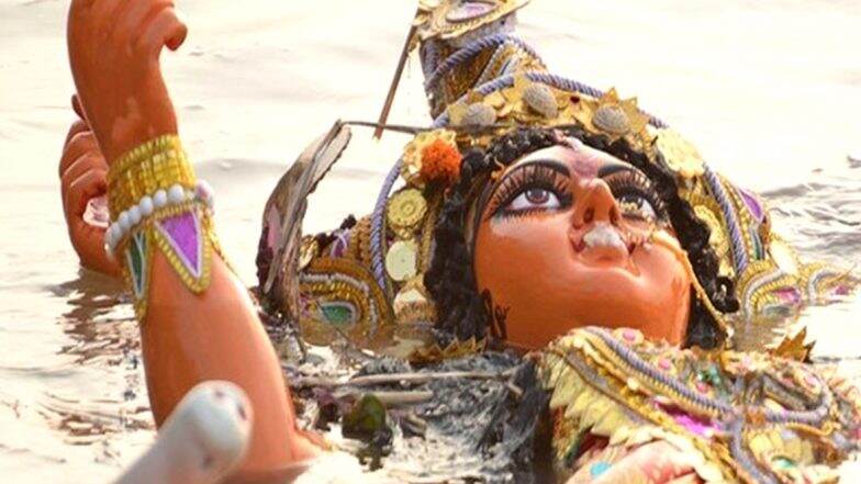 এবার গঙ্গায় প্রতিমা নিরঞ্জন করলেই দিতে হবে ৫০ হাজার জরিমানা! এবার গঙ্গায় প্রতিমা নিরঞ্জন করলেই দিতে হবে ৫০ হাজার জরিমানা!