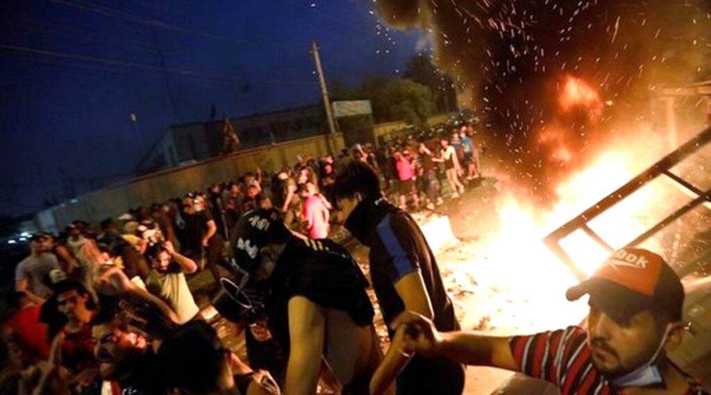 Iraq Anti Govt Protest: ইরাকে জারি সরকারবিরোধী বিক্ষোভ, মৃতের সংখ্যা বেড়ে ৩৪ Iraq Anti Govt Protest: ইরাকে জারি সরকারবিরোধী বিক্ষোভ, মৃতের সংখ্যা বেড়ে ৩৪