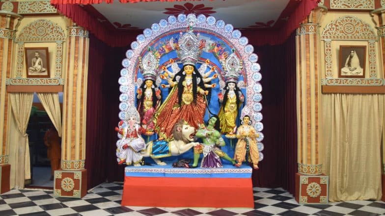 Durga Ashtami 2019: প্রথা মেনে বেলুড় মঠে কুমারি পুজো, সমাগম প্রচুর ভক্তের Durga Ashtami 2019: প্রথা মেনে বেলুড় মঠে কুমারি পুজো, সমাগম প্রচুর ভক্তের