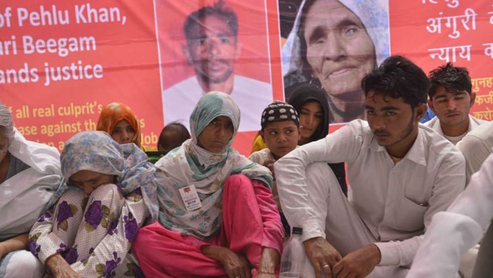 Pehlu Khan Lynching Case: পেহলু খান ও তাঁর পরিবারের বিরুদ্ধে গরু পাচারের মামলা খারিজ করল রাজস্থান হাই কোর্ট Pehlu Khan Lynching Case: পেহলু খান ও তাঁর পরিবারের বিরুদ্ধে গরু পাচারের মামলা খারিজ করল রাজস্থান হাই কোর্ট