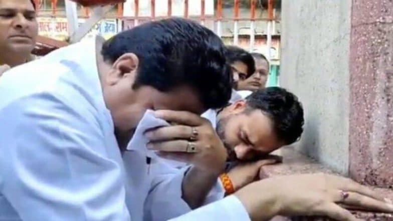 বাপু তুমি কোথায় গেলে, গান্ধী জয়ন্তীতে শ্রদ্ধা জানাতে এসে কেঁদে ভাসালেন সমাজবাদী পার্টির নেতা, (দেখুন ভিডিও) বাপু তুমি কোথায় গেলে, গান্ধী জয়ন্তীতে শ্রদ্ধা জানাতে এসে কেঁদে ভাসালেন সমাজবাদী পার্টির নেতা, (দেখুন ভিডিও)