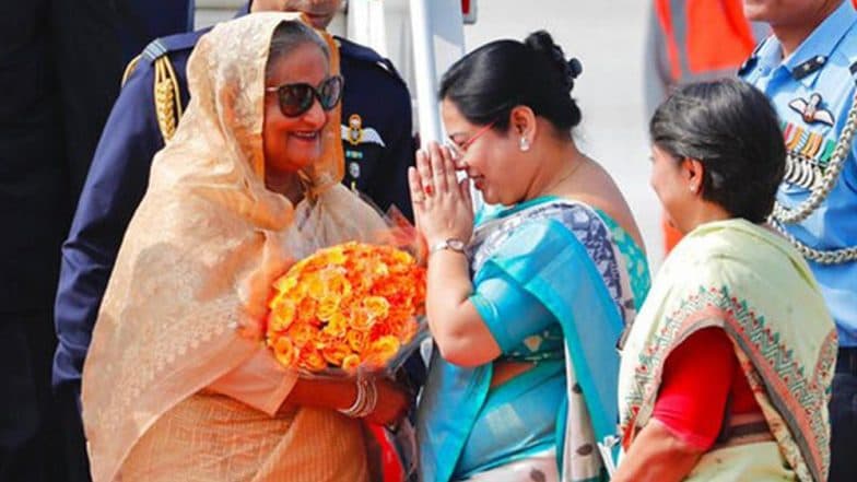 চার দিনের ভারত সফরে দিল্লিতে পৌঁছালেন বাংলাদেশের প্রধানমন্ত্রী শেখ হাসিনা , তিস্তা জলবন্টন চুক্তি, রোহিঙ্গা ইস্যু নিয়ে আলোচনার ইঙ্গিত চার দিনের ভারত সফরে দিল্লিতে পৌঁছালেন বাংলাদেশের প্রধানমন্ত্রী শেখ হাসিনা , তিস্তা জলবন্টন চুক্তি, রোহিঙ্গা ইস্যু নিয়ে আলোচনার ইঙ্গিত