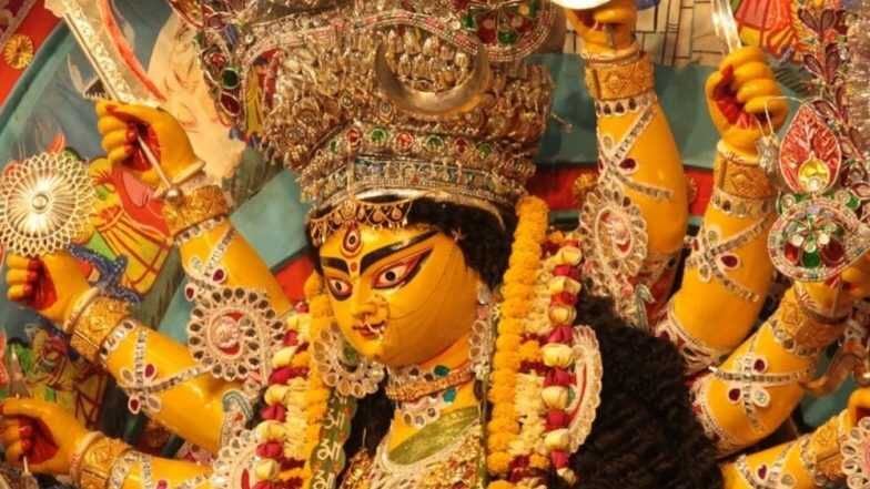 Durga Ashtami 2019 আজ মহ ষ টম প য ন ড ল প য ন ড ল চলছ অঞ জল প রথ ম ন হচ ছ ক ম র প জ জনজ য র ভ সছ কলক ত Latestly ব ল