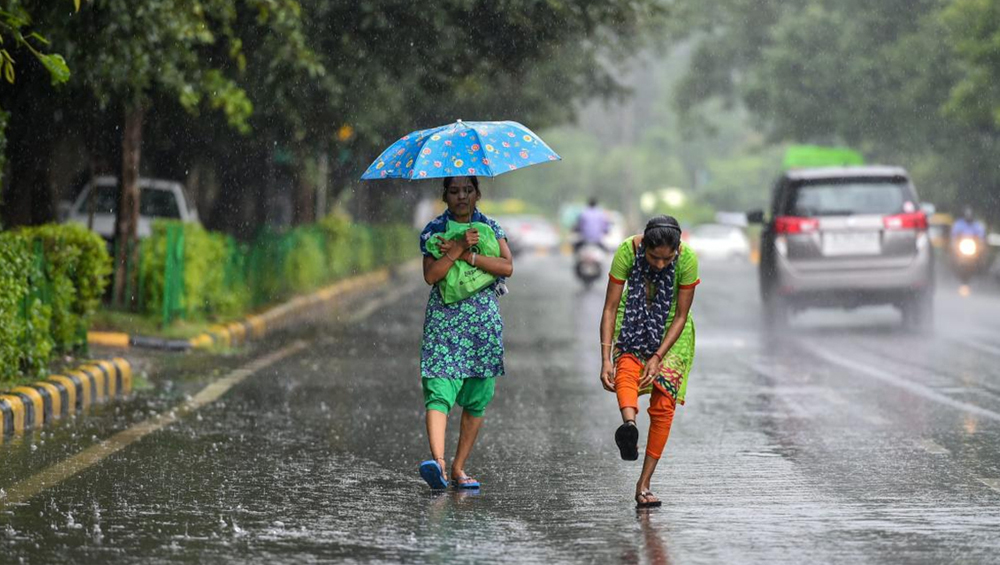 West Bengal Weather Forecast Today: মহাষষ্ঠীতে ভারত-পাক এশিয়া কাপ ফাইনাল, বৃষ্টিতে ভেস্তে যাবে গোটা দিন? যা জানাল আবহাওয়া দফতর