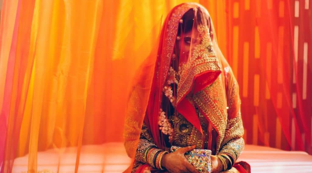 Man Dressing Up As Bride: অকালমৃত্যু ঠেকাতে ৩০ বছর ধরে রোজ নববধূ সাজেন চিন্তাহরণ চৌহান! Man Dressing Up As Bride: অকালমৃত্যু ঠেকাতে ৩০ বছর ধরে রোজ নববধূ সাজেন চিন্তাহরণ চৌহান!