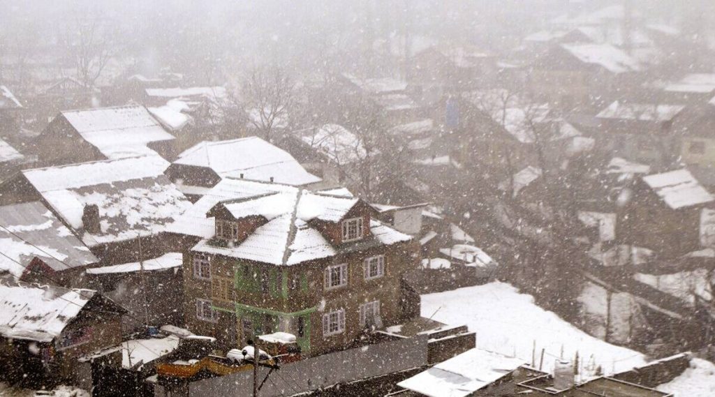 Schools Remain Closed In Himachal Pradesh: হিমাচল প্রদেশে জারি হলুদ সতর্কতা, ভারী তুষারপাতে বন্ধ সমস্ত স্কুল-কলেজ