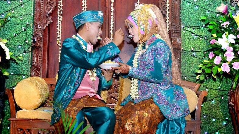 New Marriage Rule For Indonesian Couples: বিয়ে করতে গেলে এবার পাশ করতে হবে প্রি ওয়েডিং কোর্স! নয়া নিয়ম আনতে চলেছে ইন্দোনেশিয়া সরকার New Marriage Rule For Indonesian Couples: বিয়ে করতে গেলে এবার পাশ করতে হবে প্রি ওয়েডিং কোর্স! নয়া নিয়ম আনতে চলেছে ইন্দোনেশিয়া সরকার