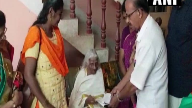 105 Years Old Woman Gives 4th Standard Exam: ১০৫ বছর বয়সে চতুর্থ শ্রেণির গণ্ডি পেরোলেন ভাগীরথি আম্মা 105 Years Old Woman Gives 4th Standard Exam: ১০৫ বছর বয়সে চতুর্থ শ্রেণির গণ্ডি পেরোলেন ভাগীরথি আম্মা