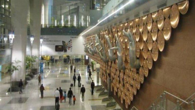 IGI Airport: দিল্লি বিমানবন্দরে তিন বছর ধরে পড়ে থাকা বাজেয়াপ্ত ১২৮৯ ইউনিট মদ নষ্ট করা হল