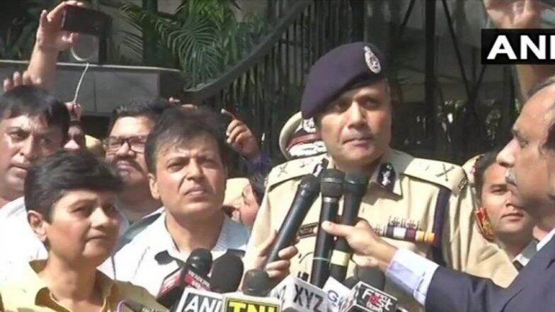 Delhi Police On Tis Hazari Violence: শান্ত হয়ে নিজেদের কাজে যোগ দিন, দোষীরা কেউ রেহাই পাবে না, বিক্ষোভরত পুলিশকর্মীদের আশ্বাস দিলেন রাজধানীর কমিশনার অমূল্য পটনায়েক Delhi Police On Tis Hazari Violence: শান্ত হয়ে নিজেদের কাজে যোগ দিন, দোষীরা কেউ রেহাই পাবে না, বিক্ষোভরত পুলিশকর্মীদের আশ্বাস দিলেন রাজধানীর কমিশনার অমূল্য পটনায়েক