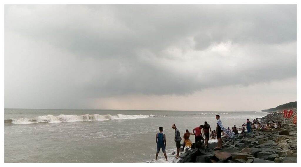 Cyclone Bulbul: শক্তি বাড়িয়ে ধেয়ে আসছে ঘূর্ণিঝড় বুলবুল, উপকূলের জেলাগুলিতে জারি সতর্কতা Cyclone Bulbul: শক্তি বাড়িয়ে ধেয়ে আসছে ঘূর্ণিঝড় বুলবুল, উপকূলের জেলাগুলিতে জারি সতর্কতা