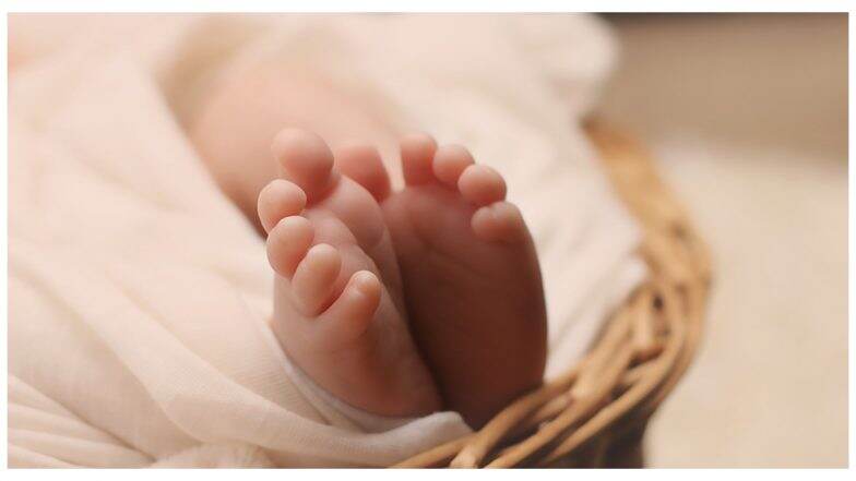 Father Sold His 4 Days Old Son: চাল-ডাল কিনতে ৪ দিনের সন্তানকে ১০ হাজারে বিক্রি করলেন ব্যক্তি Father Sold His 4 Days Old Son: চাল-ডাল কিনতে ৪ দিনের সন্তানকে ১০ হাজারে বিক্রি করলেন ব্যক্তি