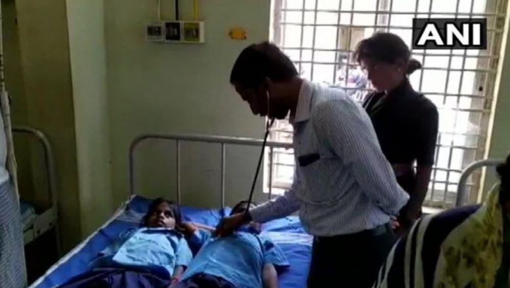 Mid-Day Meal Horror: ফের মিড-ডে মিল আতঙ্ক, হাসপাতালে ভর্তি কর্ণাটকের ৬০ স্কুল পড়ুয়া Mid-Day Meal Horror: ফের মিড-ডে মিল আতঙ্ক, হাসপাতালে ভর্তি কর্ণাটকের ৬০ স্কুল পড়ুয়া