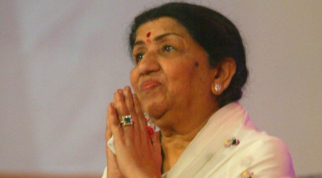 Lata Mangeshkar Health Update: শারীরিক অবস্থার উন্নতি হচ্ছে লতা মঙ্গেশকরের Lata Mangeshkar Health Update: শারীরিক অবস্থার উন্নতি হচ্ছে লতা মঙ্গেশকরের