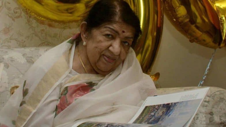 Lata Mangeshkar: ā§¨ā§Ž āĻĻāĻŋāύ āĻĒāϰ āĻšāĻžāϏāĻĒāĻžāϤāĻžāϞ āĻĨā§āĻā§ āĻŦāĻžāĻĄāĻŧāĻŋ āĻĢāĻŋāϰāϞā§āύ āϞāϤāĻž āĻŽāĻā§āĻā§āĻļāĻāϰ
