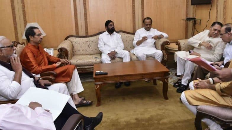 Uddhav Thackeray's First Cabinet Meeting:শিবাজির রাজধানী রায়গড় দুর্গের উন্নতিতে ২০ কোটি, চেয়ারে বসেই কৃষকদের মুখে হাসি ফোটাতে চান উদ্ভব ঠাকরে Uddhav Thackeray's First Cabinet Meeting:শিবাজির রাজধানী রায়গড় দুর্গের উন্নতিতে ২০ কোটি, চেয়ারে বসেই কৃষকদের মুখে হাসি ফোটাতে চান উদ্ভব ঠাকরে
