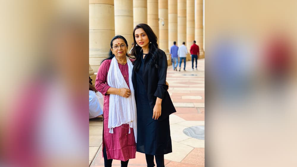 TMC MP Mimi Chakraborty: লোকসভার শীতকালীন অধিবেশনে হিট মিমি, মাকে সংসদ চত্বর ঘুরে দেখানোর পাশাপাশি পথ কুকুরদের নিয়ে কী বললেন অভিনেত্রী? TMC MP Mimi Chakraborty: লোকসভার শীতকালীন অধিবেশনে হিট মিমি, মাকে সংসদ চত্বর ঘুরে দেখানোর পাশাপাশি পথ কুকুরদের নিয়ে কী বললেন অভিনেত্রী?