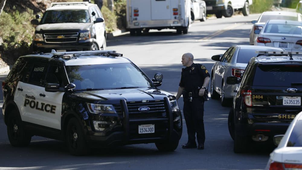 California Saugus High School Shooting: মার্কিন মুলুকের বন্দুকবাজের হামলায় মৃত ১ , সন্দেহভাজনকে আটক করেছে পুলিশ California Saugus High School Shooting: মার্কিন মুলুকের বন্দুকবাজের হামলায় মৃত ১ , সন্দেহভাজনকে আটক করেছে পুলিশ