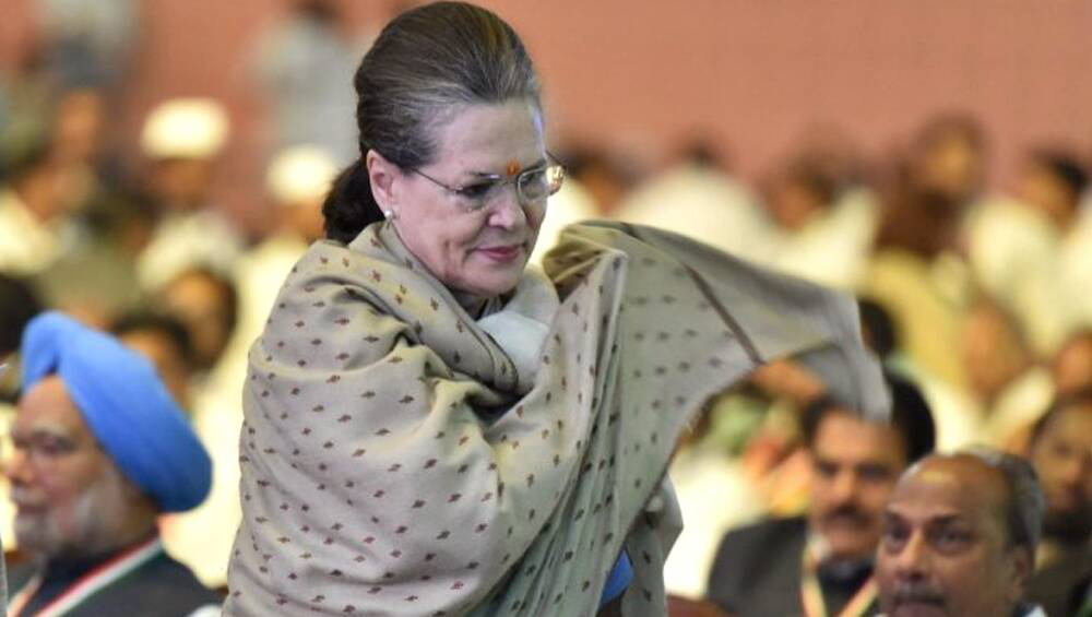 Sonia Gandhi: করোনায় সুস্থ হয়ে হাসপাতাল থেকে বাড়ি ফিরলেন সোনিয়া গান্ধী, এবার হয়তো ইডি জেরা