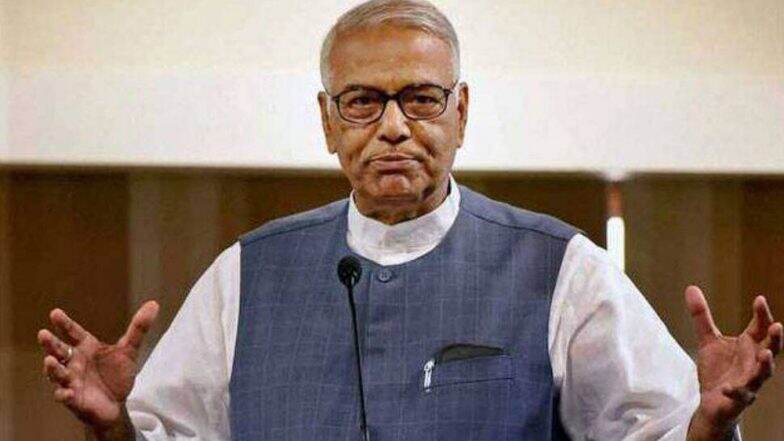 Yashwant Sinha Allowed to Enter Srinagar: অবশেষে শ্রীনগরে প্রবেশের ছাড়পত্র পেলেন যশবন্ত সিনহা, মেহবুবা মুফতি ও আবদুল্লাদের সঙ্গে সাক্ষাৎ করতে পারেন Yashwant Sinha Allowed to Enter Srinagar: অবশেষে শ্রীনগরে প্রবেশের ছাড়পত্র পেলেন যশবন্ত সিনহা, মেহবুবা মুফতি ও আবদুল্লাদের সঙ্গে সাক্ষাৎ করতে পারেন
