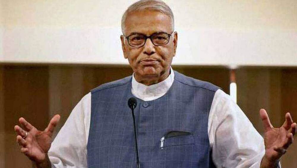 Yashwant Sinha Allowed to Enter Srinagar: অবশেষে শ্রীনগরে প্রবেশের ছাড়পত্র পেলেন যশবন্ত সিনহা, মেহবুবা মুফতি ও আবদুল্লাদের সঙ্গে সাক্ষাৎ করতে পারেন Yashwant Sinha Allowed to Enter Srinagar: অবশেষে শ্রীনগরে প্রবেশের ছাড়পত্র পেলেন যশবন্ত সিনহা, মেহবুবা মুফতি ও আবদুল্লাদের সঙ্গে সাক্ষাৎ করতে পারেন