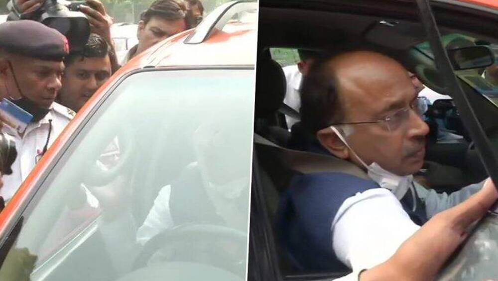 Odd-Even in Delhi: রাজধানীতে দূষণের দায়ে ট্রাফিক পুলিশের জরিমানার মুখে বিজেপি নেতা, কী বললেন তিনি? Odd-Even in Delhi: রাজধানীতে দূষণের দায়ে ট্রাফিক পুলিশের জরিমানার মুখে বিজেপি নেতা, কী বললেন তিনি?