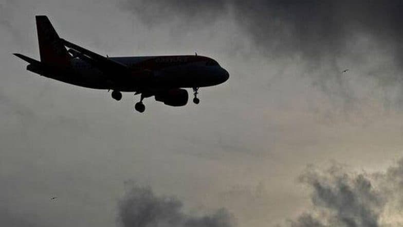 Jammu and Kashmir: ভূস্বর্গে মরশুমের প্রথম তুষারপাত, কম দৃশ্যমানতার জন্য শ্রীনগরে ব্যাহত বিমান পরিষেবা Jammu and Kashmir: ভূস্বর্গে মরশুমের প্রথম তুষারপাত, কম দৃশ্যমানতার জন্য শ্রীনগরে ব্যাহত বিমান পরিষেবা