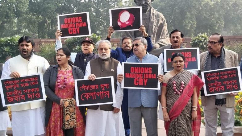 Protest in Parliament Over Rising Onion Prices: সংসদের বাইরে পেঁয়াজের মূল্য বৃদ্ধিতে বিক্ষোভ তৃণমূল কংগ্রেসের