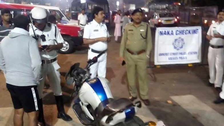 Tangra Incident: হাতে ১০, ১০০, ৫০০ টাকার নোট নিয়ে পুলিশের বিরুদ্ধে 'ঘুষ' প্রতিবাদ ট্যাংরাবাসীর
