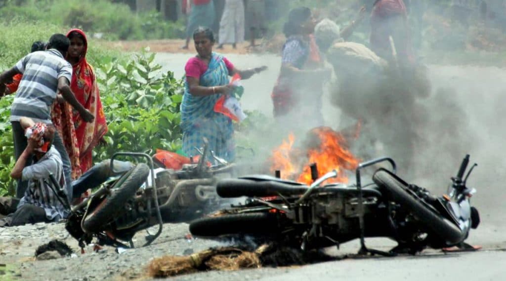 Protest In Bengal Against Citizenship Act: রবিবারও নাগরিকত্ব বিলের প্রতিবাদে বিক্ষোভ পশ্চিমবঙ্গের বিভিন্ন জায়গায়, রাস্তা অবরোধ, জ্বলল আগুন Protest In Bengal Against Citizenship Act: রবিবারও নাগরিকত্ব বিলের প্রতিবাদে বিক্ষোভ পশ্চিমবঙ্গের বিভিন্ন জায়গায়, রাস্তা অবরোধ, জ্বলল আগুন