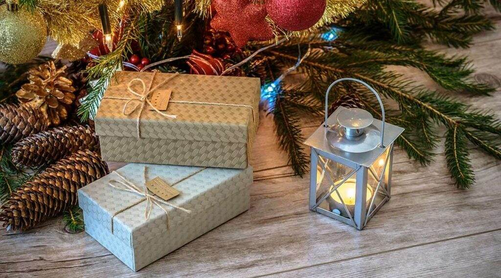Christmas Gifts: 'সিক্রেট সান্তা'-তে সহকর্মী হোক বা বন্ধু, ক্রিসমাসের উপহার বাছুন মাত্র ৫০০ টাকার মধ্যে Christmas Gifts: 'সিক্রেট সান্তা'-তে সহকর্মী হোক বা বন্ধু, ক্রিসমাসের উপহার বাছুন মাত্র ৫০০ টাকার মধ্যে