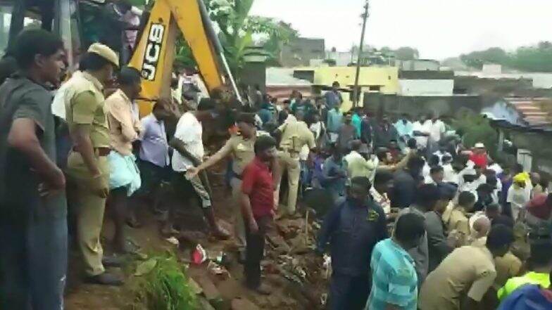 Tamil Nadu Rains: প্রবল বৃষ্টিপাতে তামিলনাড়ুতে দেওয়াল ভেঙে মৃতের সংখ্যা বেড়ে ১৭; বন্ধ স্কুল, কলেজ Tamil Nadu Rains: প্রবল বৃষ্টিপাতে তামিলনাড়ুতে দেওয়াল ভেঙে মৃতের সংখ্যা বেড়ে ১৭; বন্ধ স্কুল, কলেজ