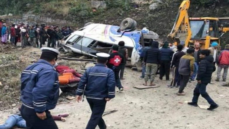Nepal: নিয়ন্ত্রণ হারিয়ে খাদে পড়ল তীর্থযাত্রী বোঝাই বাস, মৃত কমপক্ষে ১৪