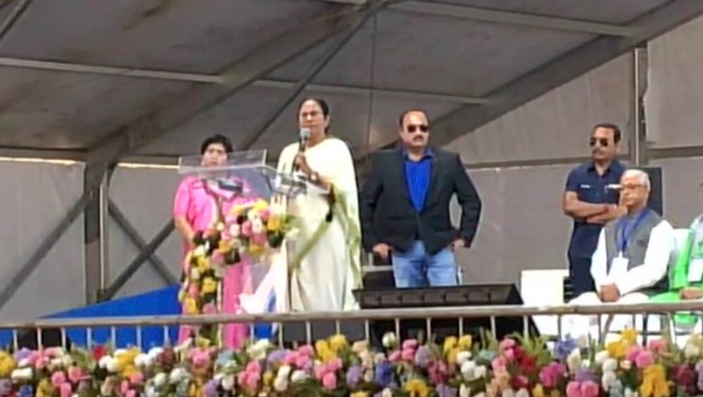 CM Mamata Banerjee On CAB: 'নাগরিকত্ব বিলে ভয় পাবেন না পাশে আছি, একজনকেও তাড়ানো চলবে না'; কেন্দ্রের বিরুদ্ধে গর্জে উঠলেন মমতা ব্যানার্জি CM Mamata Banerjee On CAB: 'নাগরিকত্ব বিলে ভয় পাবেন না পাশে আছি, একজনকেও তাড়ানো চলবে না'; কেন্দ্রের বিরুদ্ধে গর্জে উঠলেন মমতা ব্যানার্জি